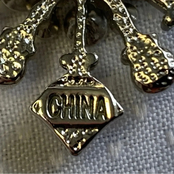 Nolan Miller vintage snowflake earrings - Picture 3 of 5